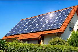 Inštalácia fotovoltaických panelov na streche rodinného domu - solárna energia na kľúč